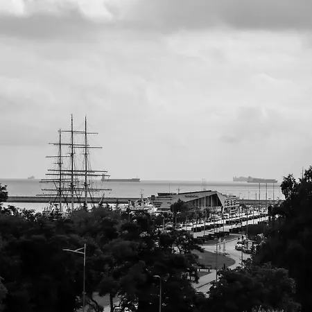 By The Sea - Kosciuszki Square غدينيا